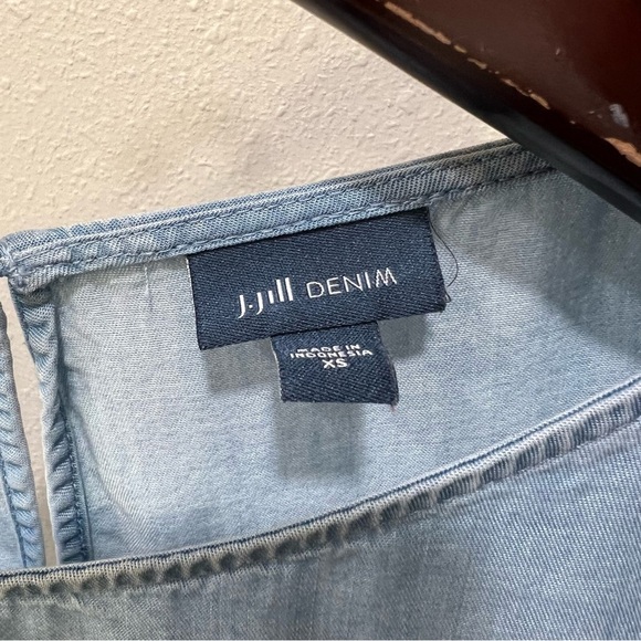 J Jill Denim Top XS Petite Tiered Ruffle Bell Sleeve Tencel Lyocell Women’s Blue - Picture 4 of 5